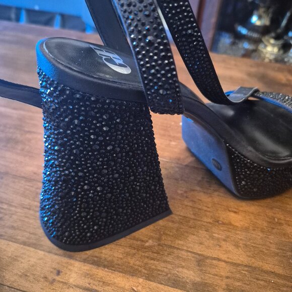 Heels - Picture 1 of 5